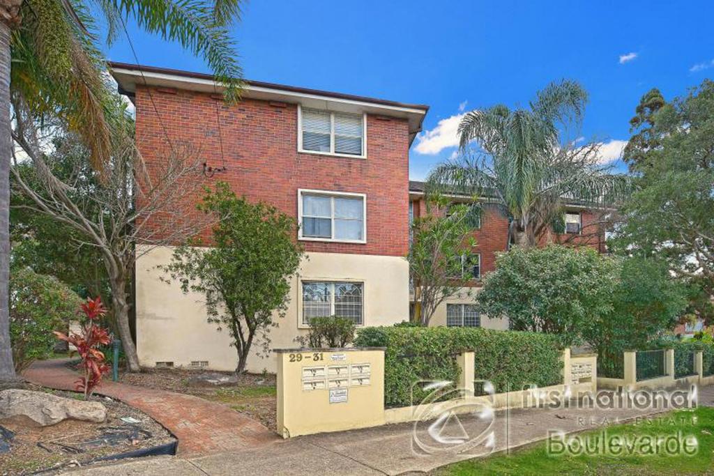 13/29-31 Marlene Cres, Greenacre, NSW 2190