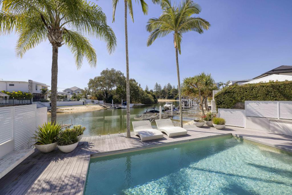 12 Beverley Cres, Broadbeach Waters, QLD 4218