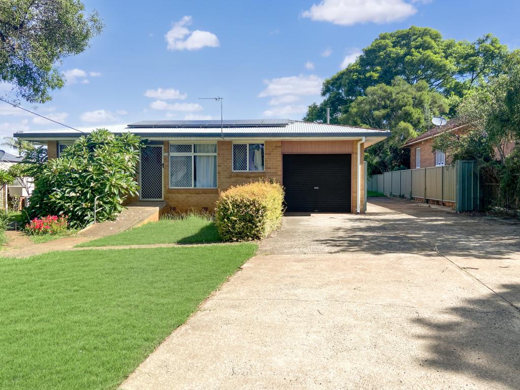 28 Cathro St, Rockville, QLD 4350