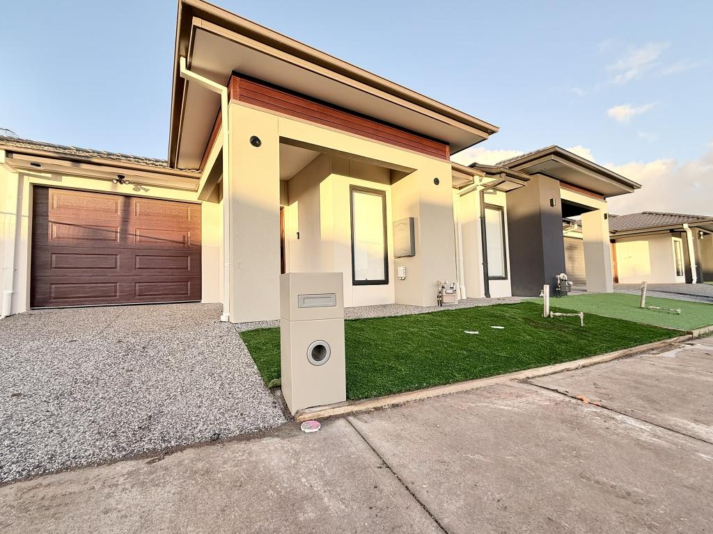 30 GRANITE CRES, FRASER RISE, VIC 3336