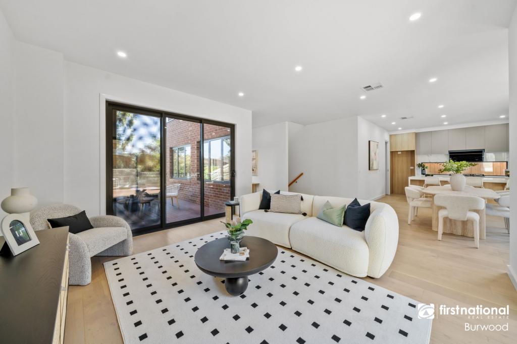 1 APPLEWOOD CT, DONCASTER EAST, VIC 3109