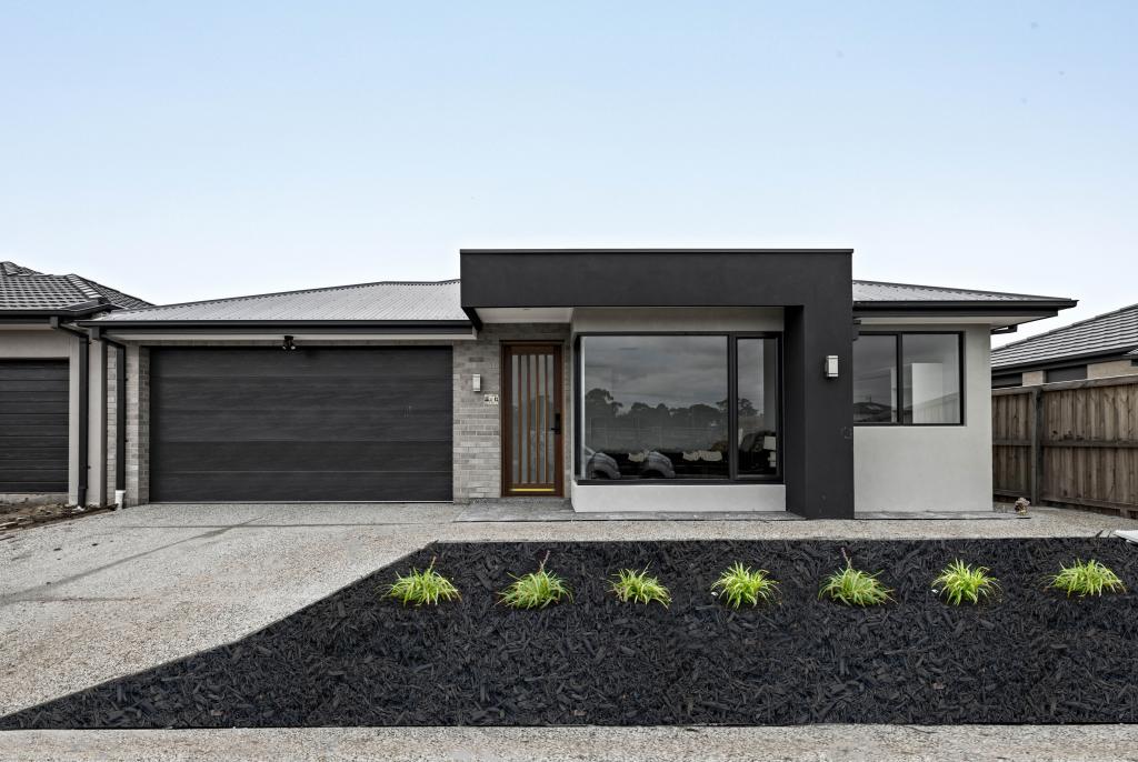 32 Sandon Cres, Donnybrook, VIC 3064