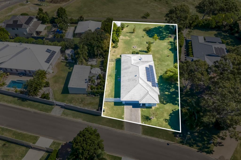 3 Raewood Cl, Coral Cove, QLD 4670