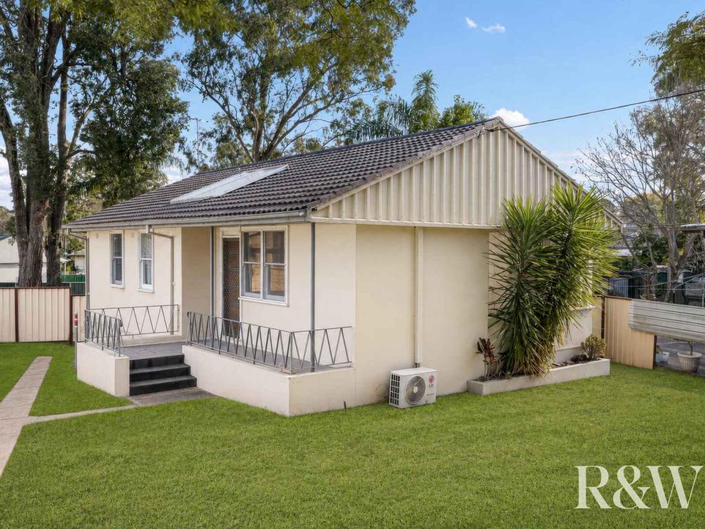 64 & 64A LUCENA CRES, LETHBRIDGE PARK, NSW 2770