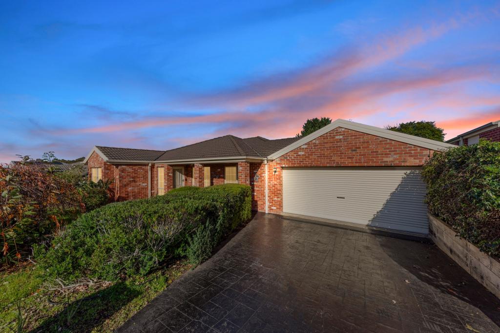 7 BANKS RD, PAKENHAM, VIC 3810