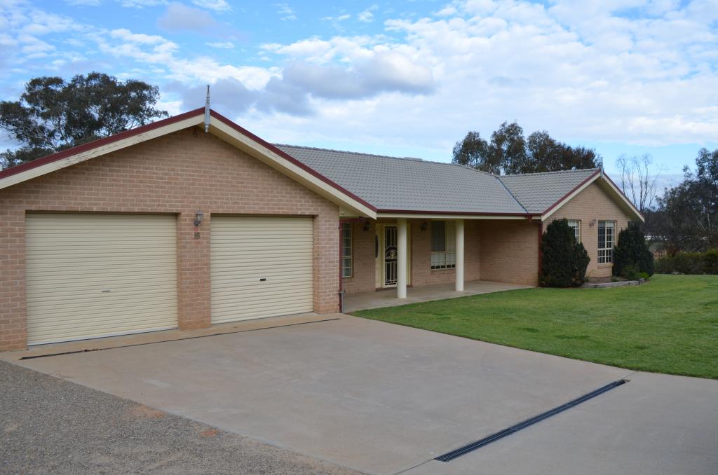 16 Forsythe Ave, Young, NSW 2594