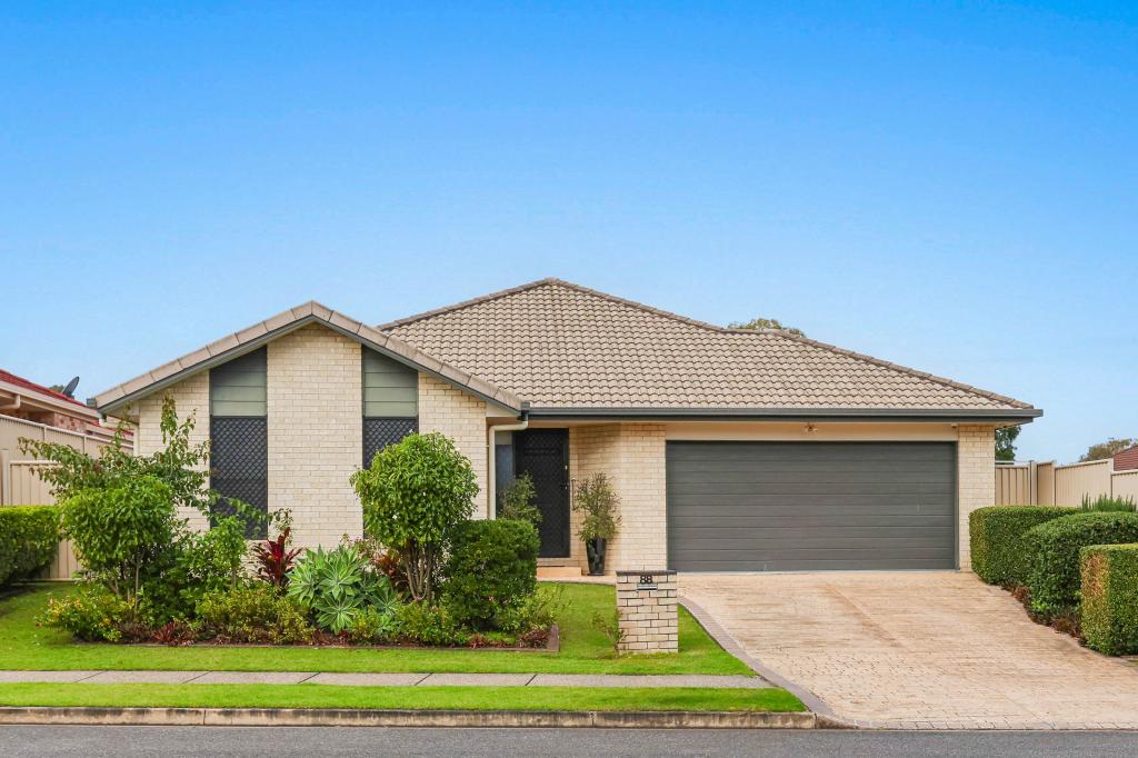 88 School Rd, Wynnum West, QLD 4178