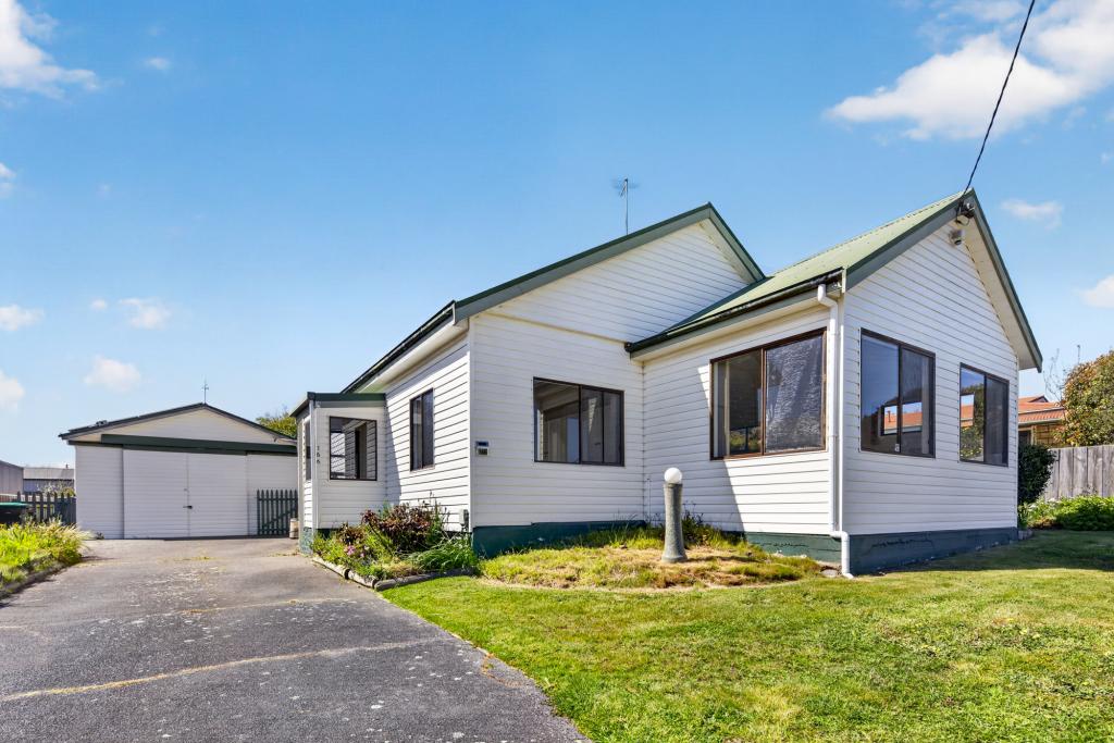166 Charles St, Beauty Point, TAS 7270
