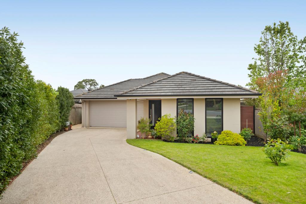 35 Crampton Ch, Sandhurst, VIC 3977