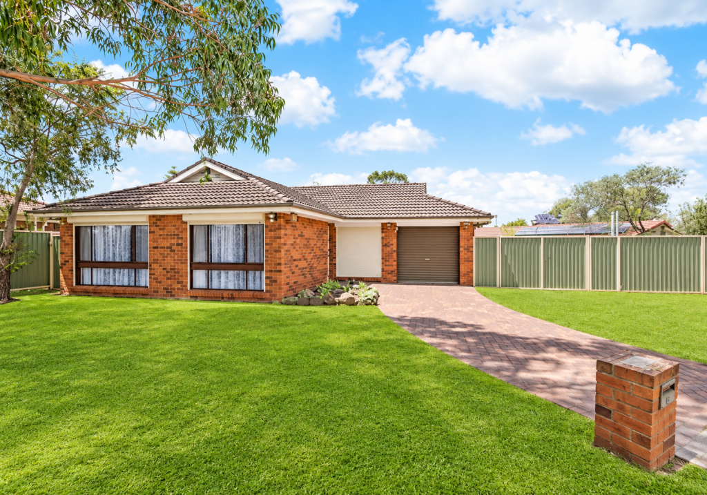 10 Alabaster Pl, Eagle Vale, NSW 2558