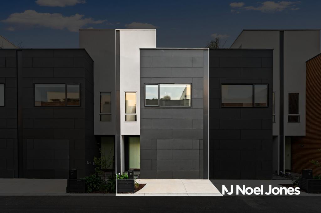 19 Watermark Cl, Port Melbourne, VIC 3207