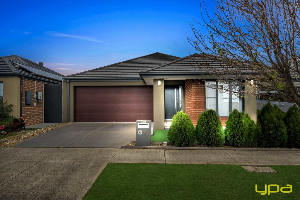 32 Stark Cct, Cranbourne East, VIC 3977