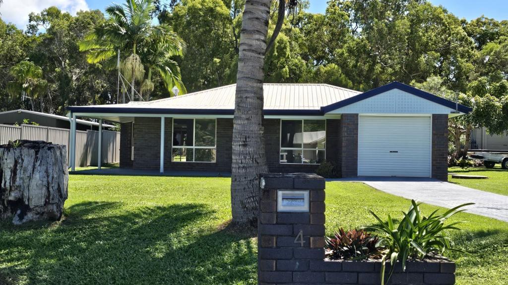 4 OSPREY TCE, POONA, QLD 4650