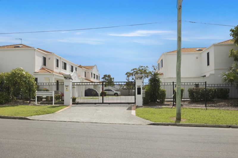 11/77 Bamboo Ave, Benowa, QLD 4217