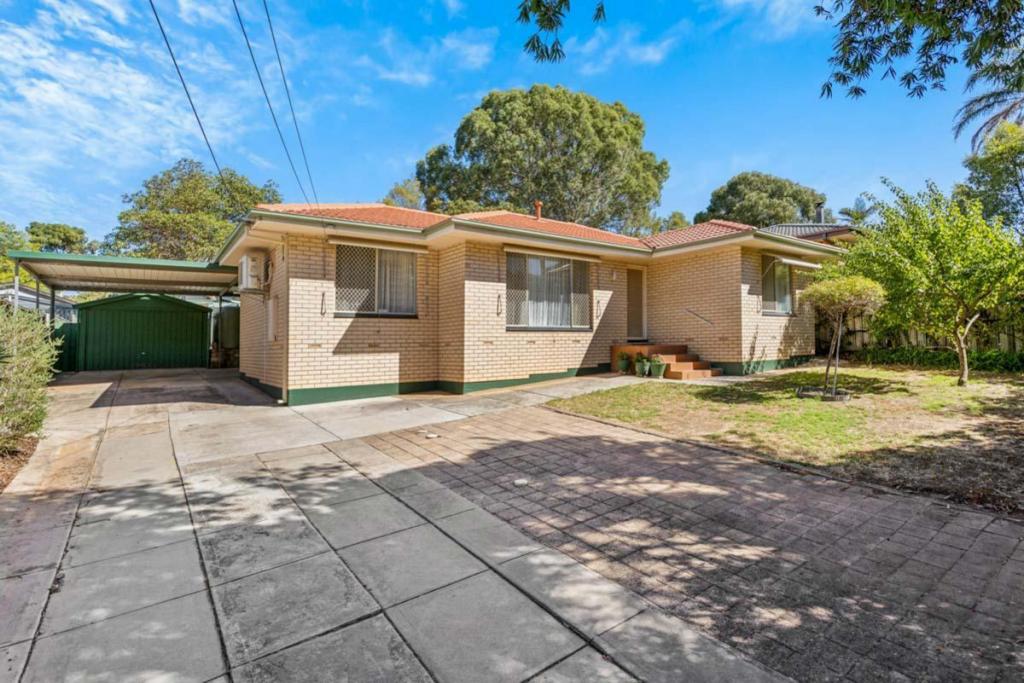 276 Hancock Rd, Redwood Park, SA 5097