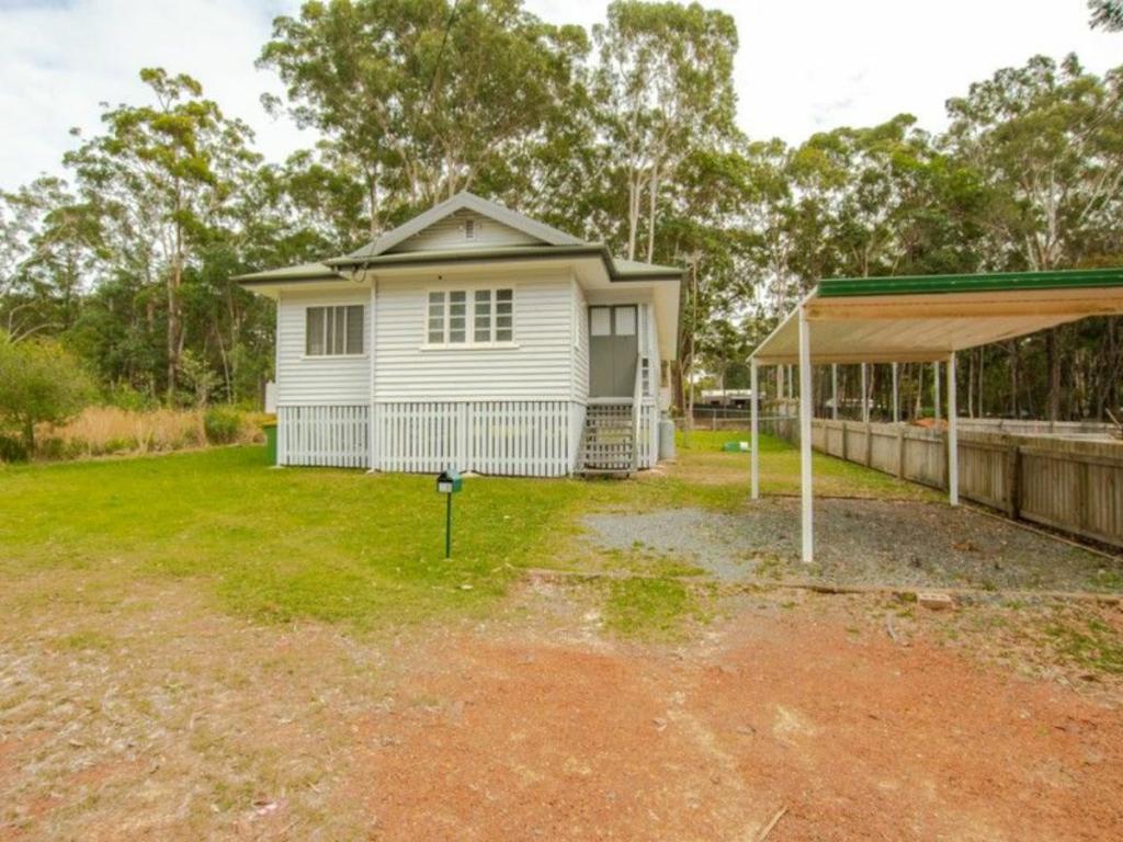 15 DOVERTON DR, RUSSELL ISLAND, QLD 4184