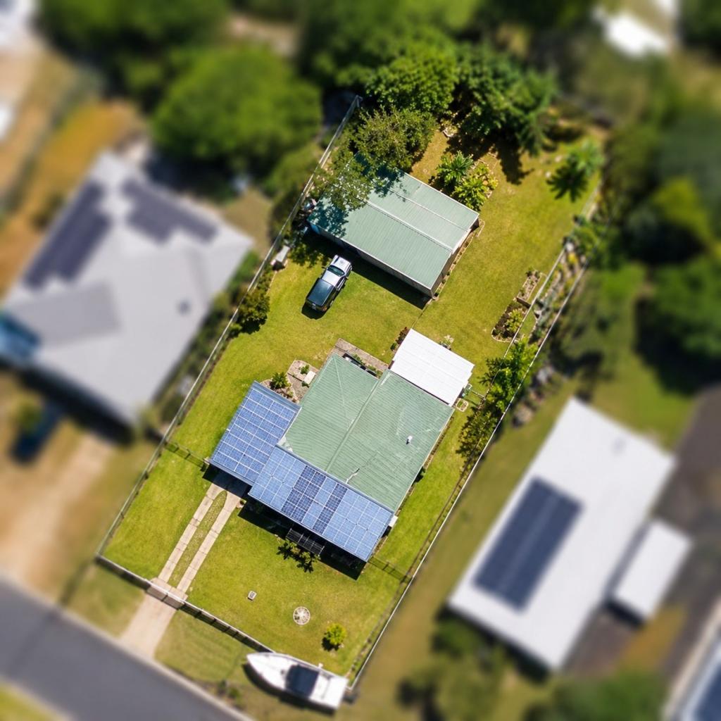 15 Amies St, Beachmere, QLD 4510