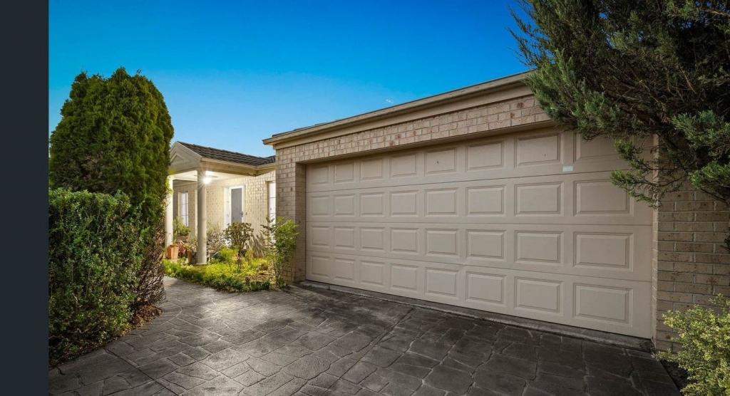 12 SARAH-LOUISE PL, BERWICK, VIC 3806