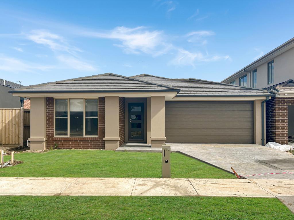 70 Burnbank Pde, Clyde North, VIC 3978