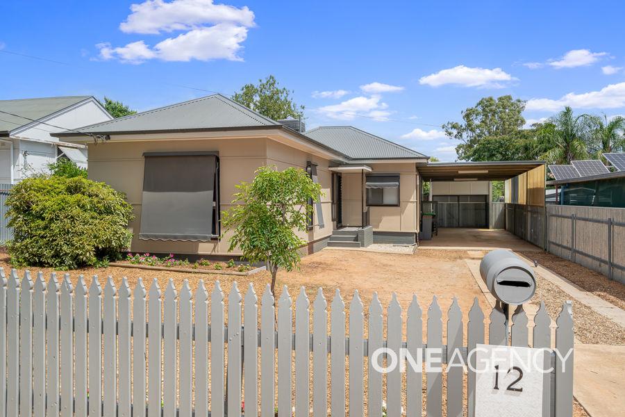 12 Castlereagh Ave, Mount Austin, NSW 2650