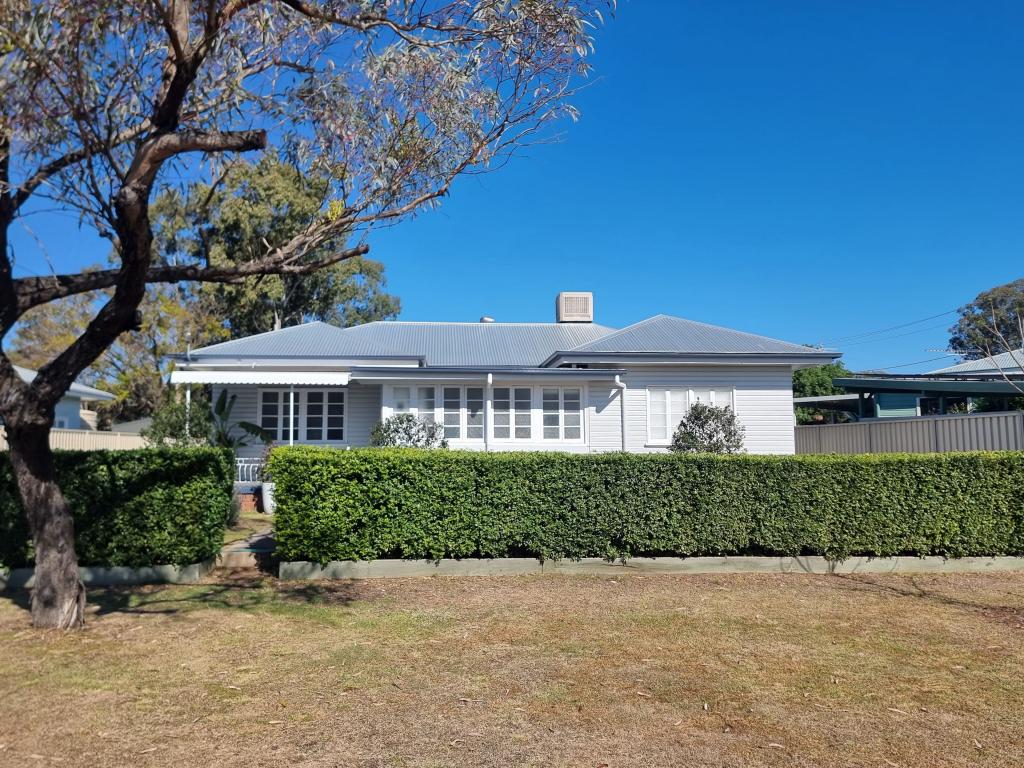 5 Pratten St, Dalby, QLD 4405