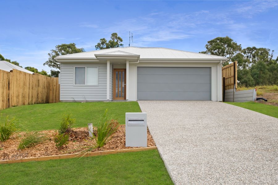 5a Kestrel Cl, Southside, QLD 4570