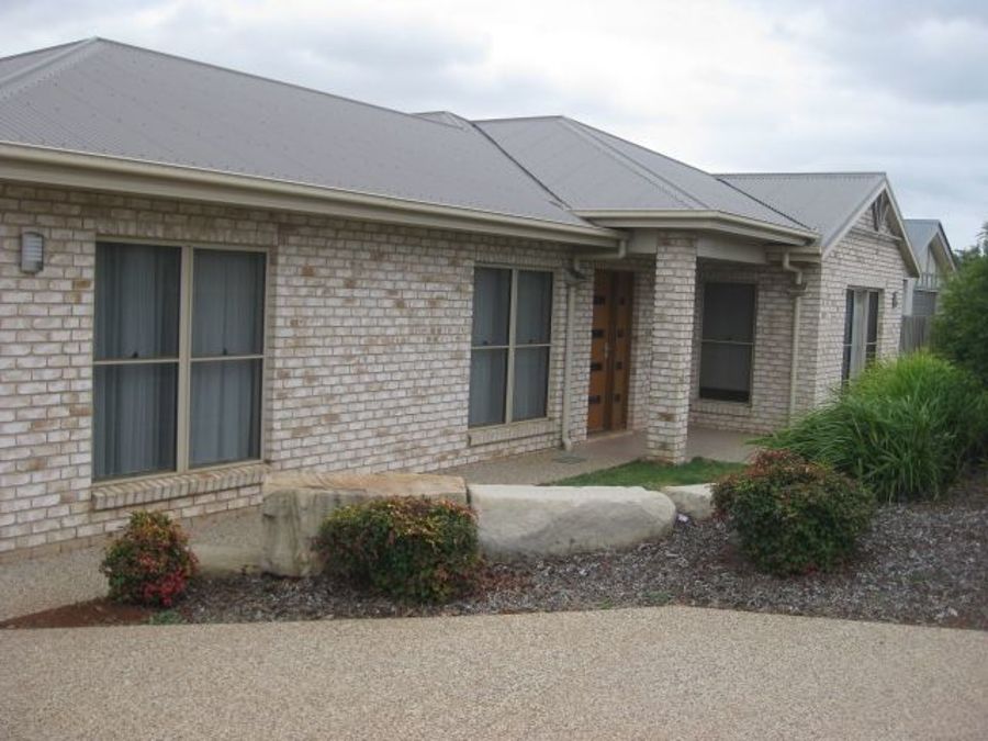 1/11 Highgrove Dr, Highfields, QLD 4352