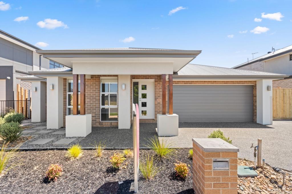 13 Taradale Cres, Fraser Rise, VIC 3336