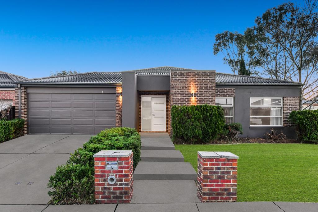 15 Flash Dan Dr, Cranbourne East, VIC 3977