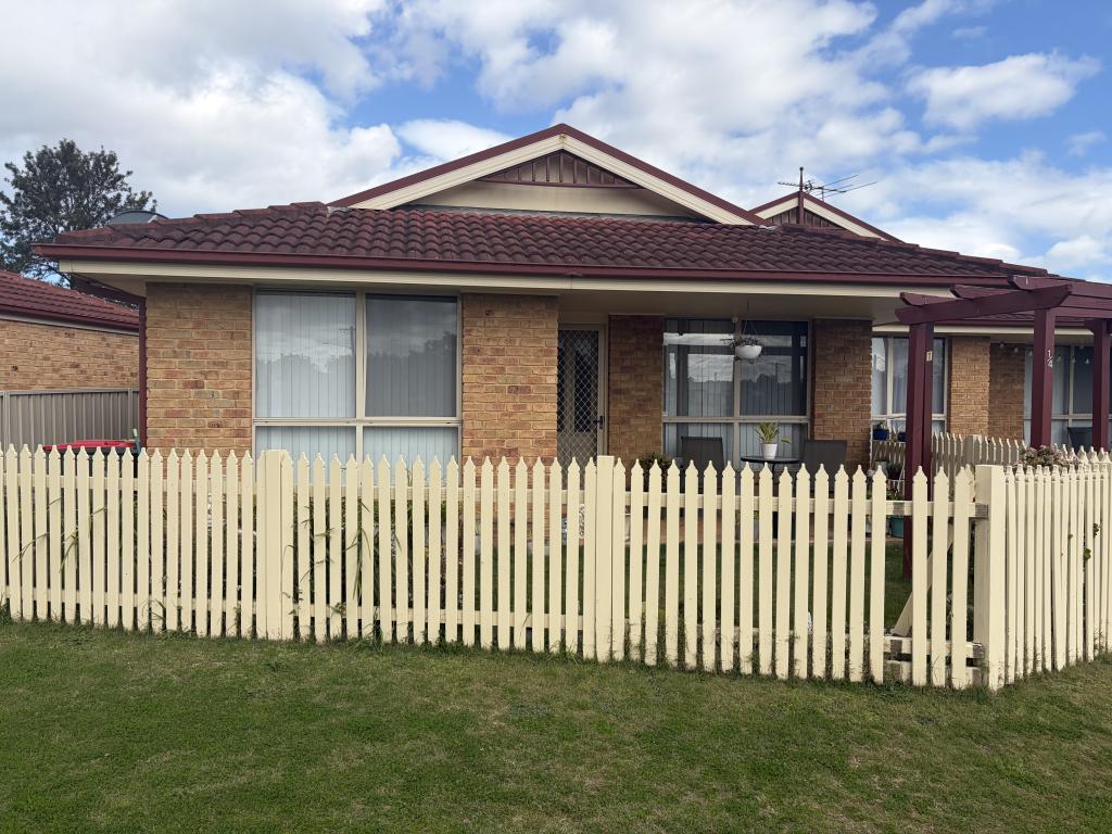 1/4 Sports Ave, Cessnock, NSW 2325