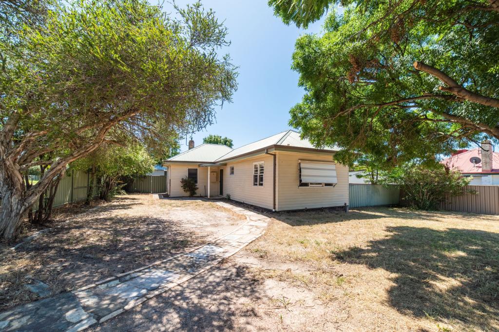 4 Woolcock Ave, Kangaroo Flat, VIC 3555