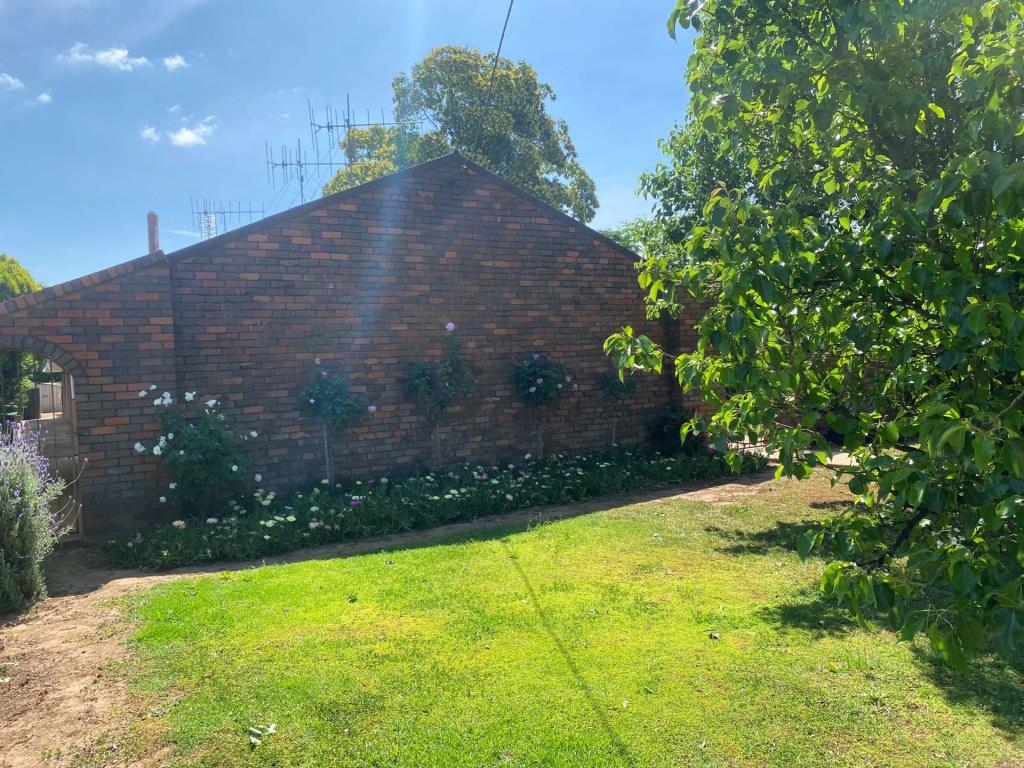 2/18 Algalah St, Narromine, NSW 2821