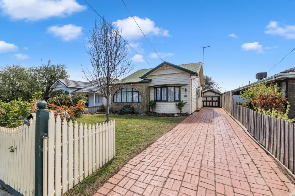 24 Kenilworth St, Reservoir, VIC 3073