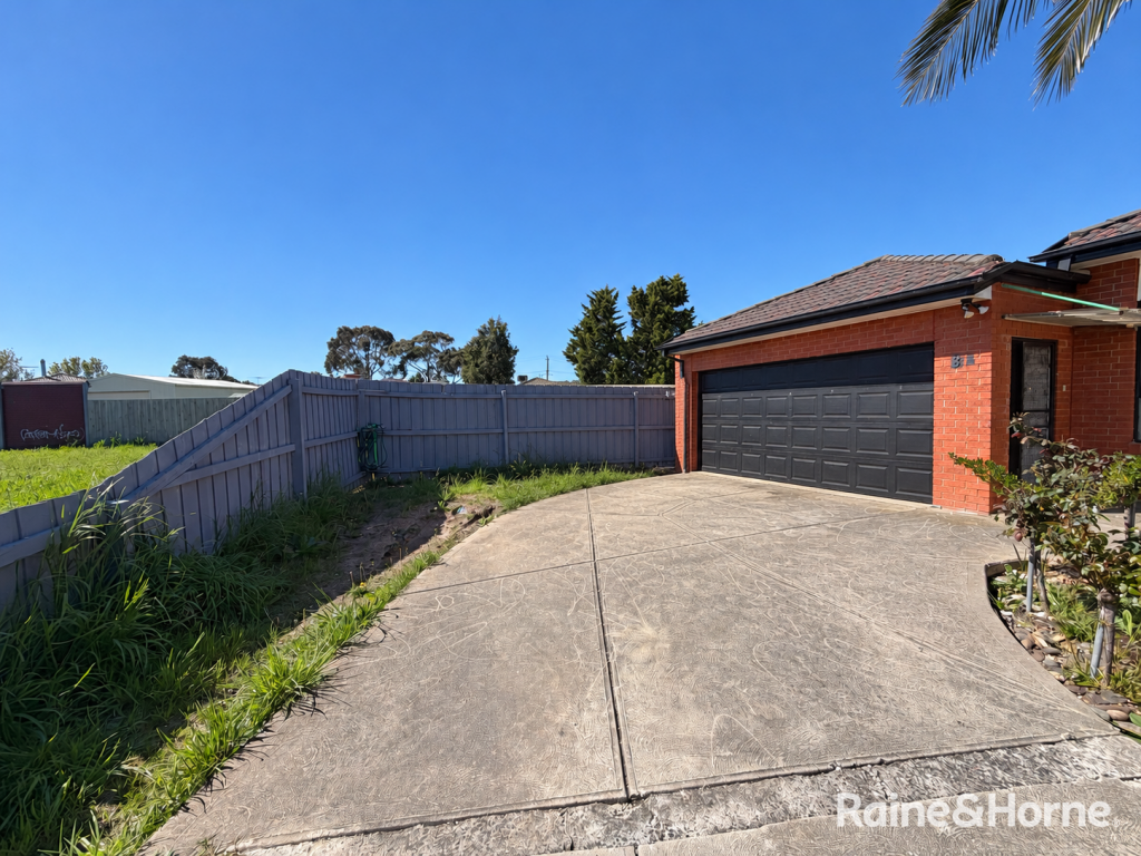 8B KINGDOM CT, ROXBURGH PARK, VIC 3064