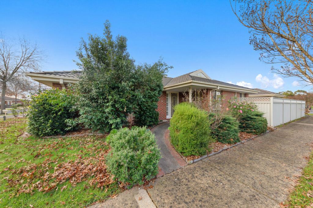 33 OAKLANDS WAY, PAKENHAM, VIC 3810