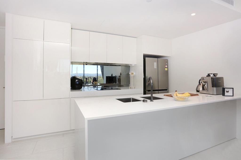 3403/24 The Lanes Bvd, Mermaid Waters, QLD 4218