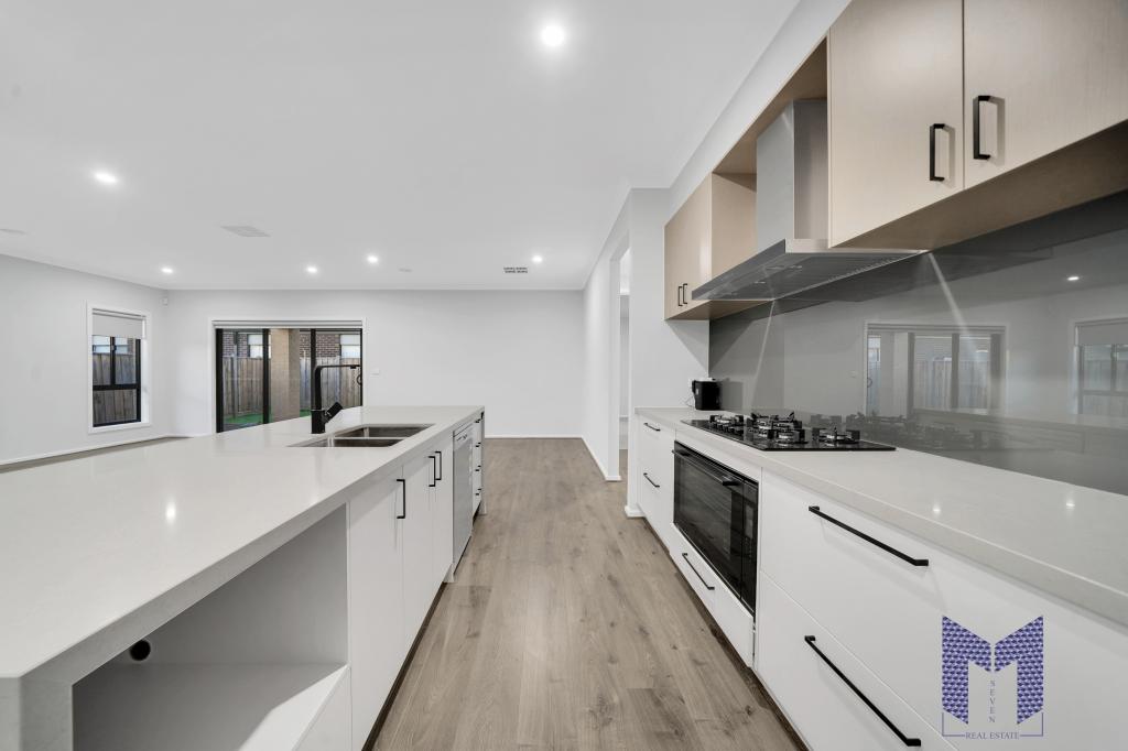 18 Bushranger Cct, Beveridge, VIC 3753