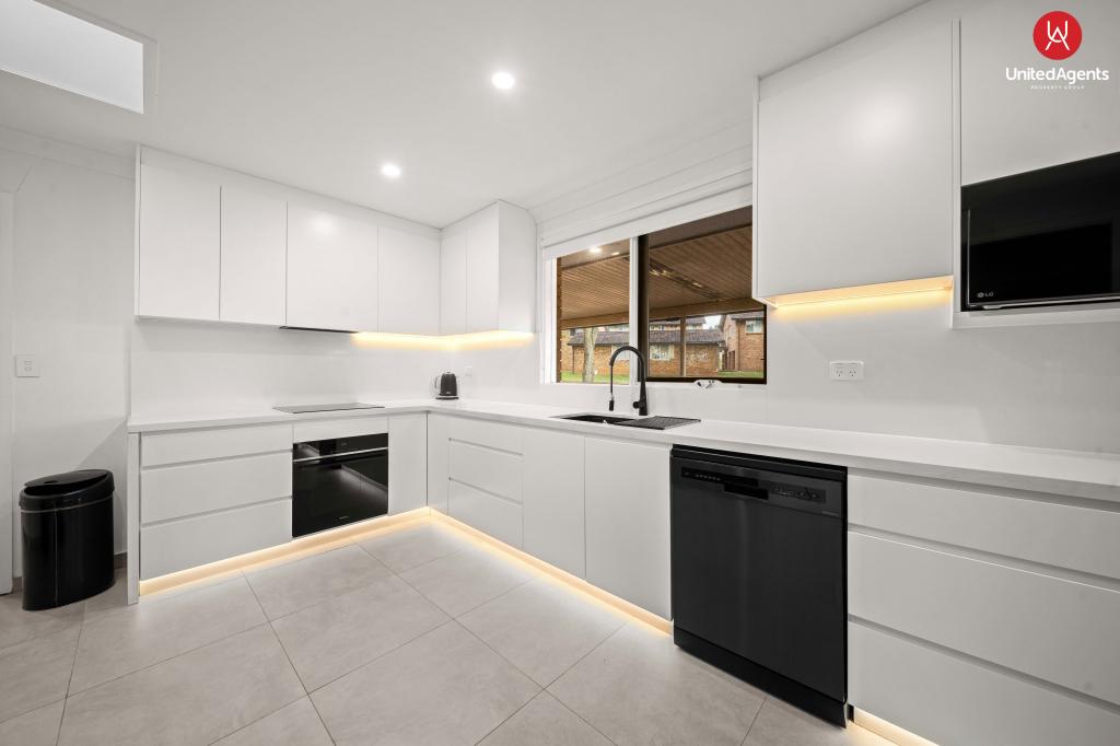8 Lostock Pl, Leumeah, NSW 2560