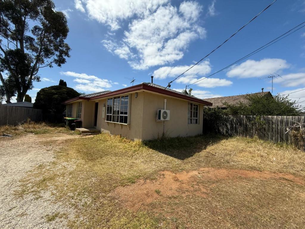 18 Eyre St, Melton South, VIC 3338