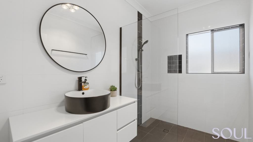 9 Ross Cres, Griffith, NSW 2680