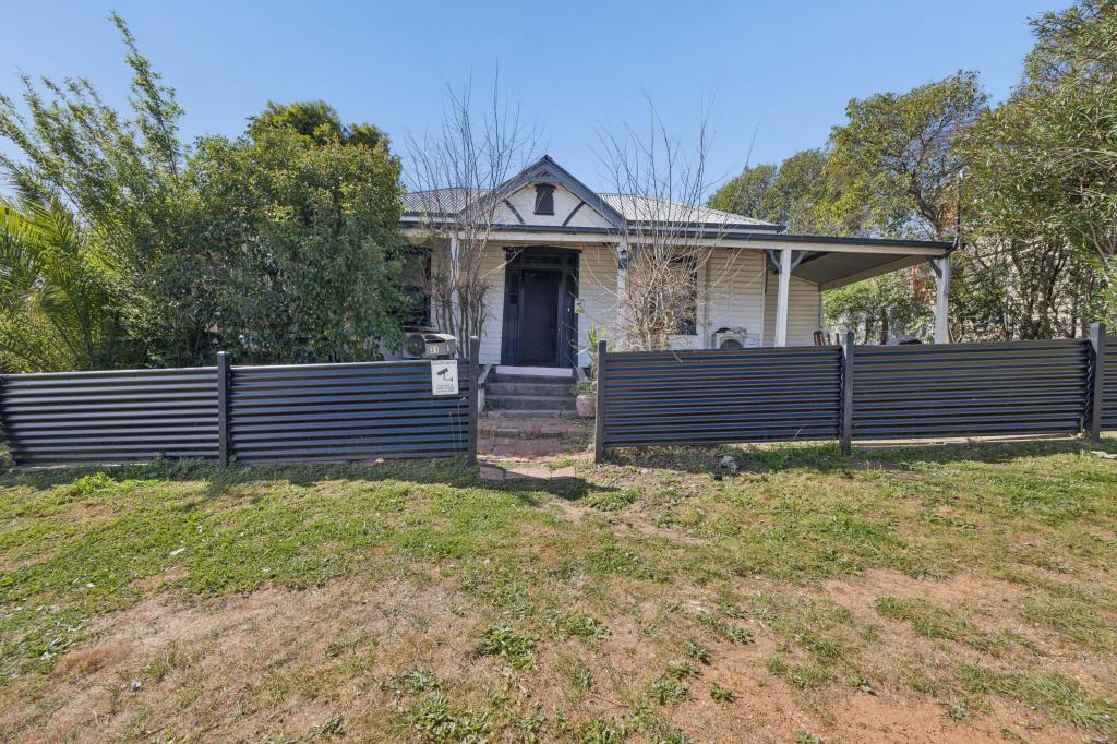 31 Brock St, Young, NSW 2594