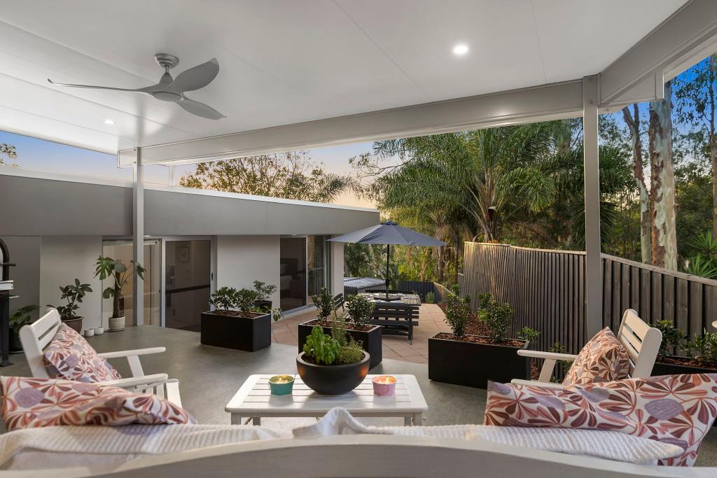 96 Chapel Hill Rd, Chapel Hill, QLD 4069