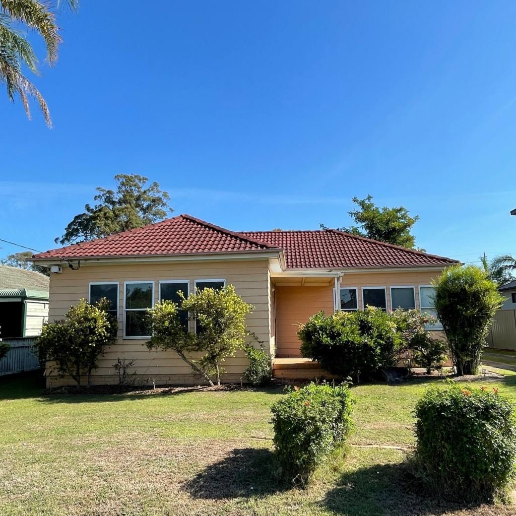 21 Birdwood Ave, Wattle Grove, NSW 2173