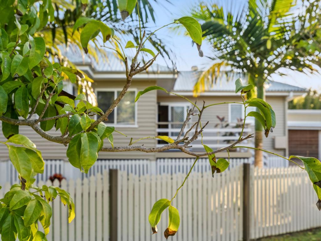 27 Empire Ave, Manly West, QLD 4179