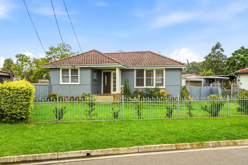 15 PALAU CRES, LETHBRIDGE PARK, NSW 2770
