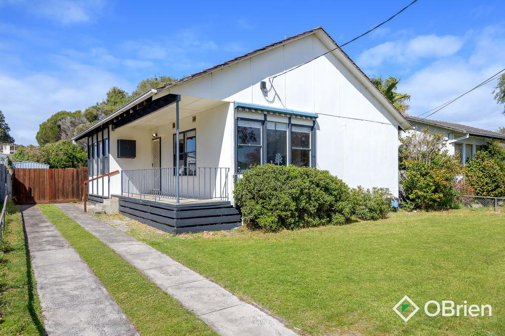 18 Norfolk Cres, Frankston North, VIC 3200