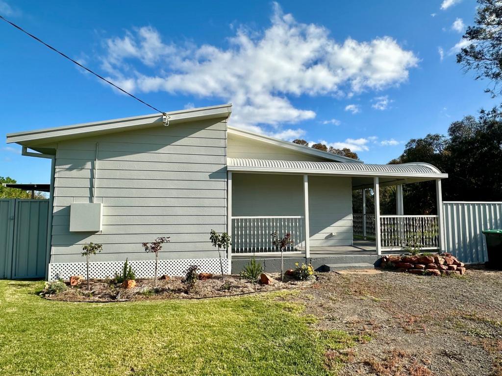 38 Campbell St, Darlington Point, NSW 2706