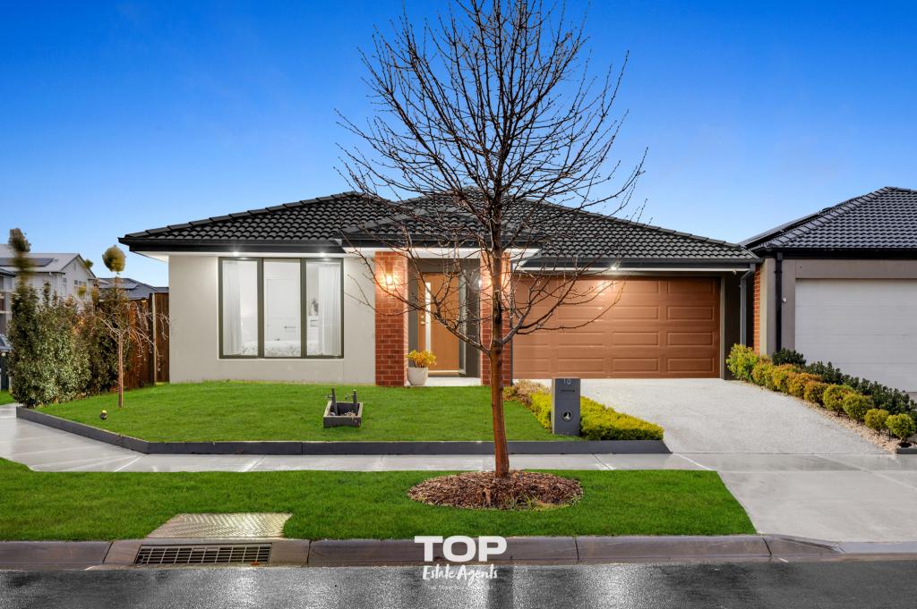 10 Clamoroso Dr, Clyde North, VIC 3978
