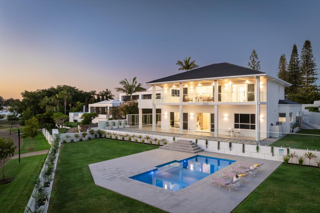 5716 OBSERVATION CRES, HOPE ISLAND, QLD 4212