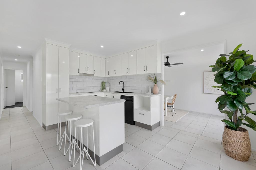 4 BORG CT, BEACONSFIELD, QLD 4740